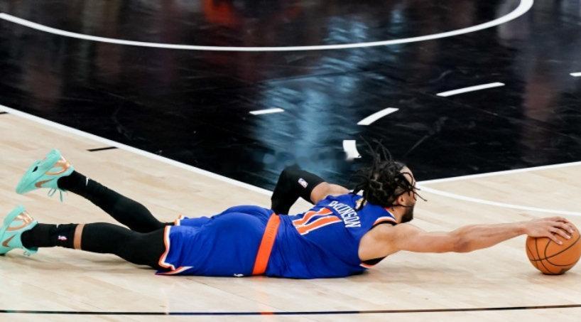 NBA常规赛，尼克斯103-107不敌凯尔特人，开赛季两连败。

对此，Skip点评道：“尼克斯不敌凯尔特人，开赛季遭遇两连败。就我目前的观察来看，76人的实力完全碾压尼克斯。” ​