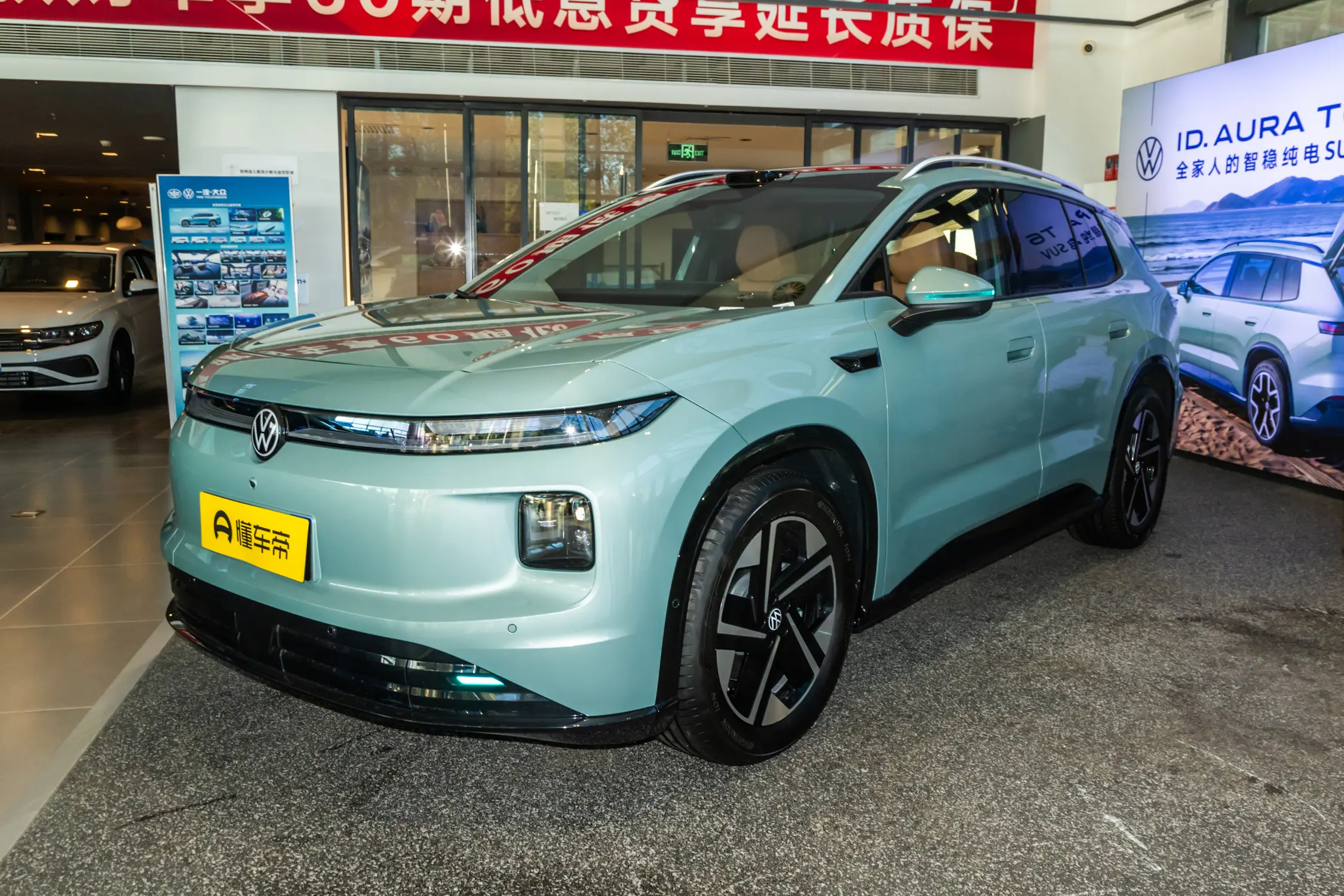 2026款一汽大众ID.AURA T6最新实车分析，13万级德系纯电SUV值得入手吗？

 
一汽-大众ID.AURA T6，是大众专为国内市场打造的中型纯电SUV，定价12.99-16.69万，直接杀入13万级家用纯电赛道，也是大众新能源转型的重点车型。实车看下来，一改过去大众ID系列车机、空间的