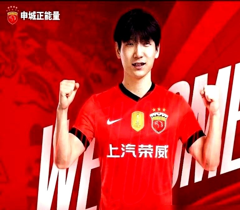 两年前掉级时被骂成筛子的人，现在南通支云球迷又求着想请回来冲超。

郑浩乾、杨明洋、罗萨当年没少挨骂。如今支云积51分卡在前列，最后三轮得死磕，大伙才突然想起这批旧将。

10月两个客场，打延边0比1、打宁波0比1，全靠防守硬啃下三分。外援卡卢卢放话奔着五连胜去，路再远也得把目标办了。

冲超从来不