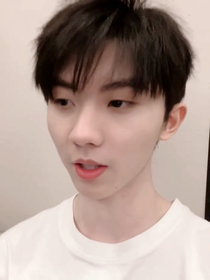 欧巴，，哥哥 ​