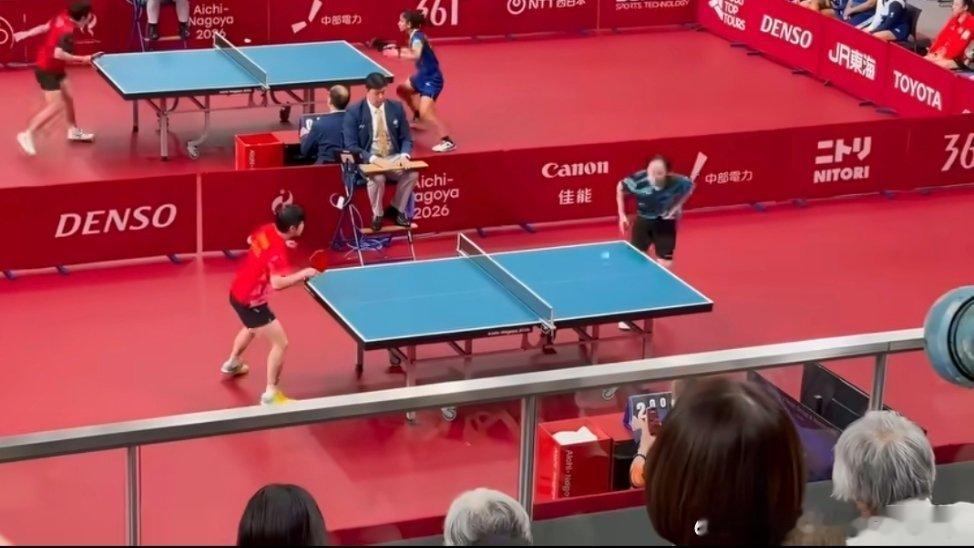 #亚运会乒乓球#名古屋亚运会乒乓球开赛，国乒女团小组赛3‑1逆转中国澳门，世界第一王曼昱首秀失利，伤愈复出的孙颖莎独拿两分力挽狂澜。国乒另一小组赛雪藏主力，小将出战3‑0横扫尼泊尔。男团方面，王楚钦带队3‑0战胜卡塔尔，比赛出现计分系统乌龙；王楚钦轮休时，年轻队员也3‑0击败中国澳门拿下开 ​