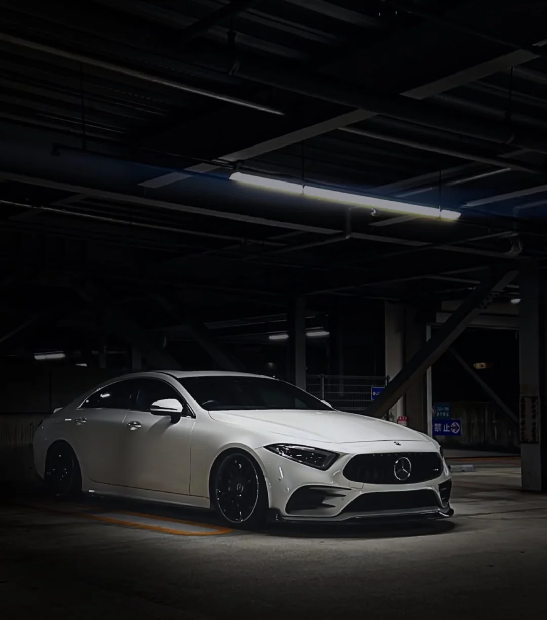 听说停车场是这台CLS的主场