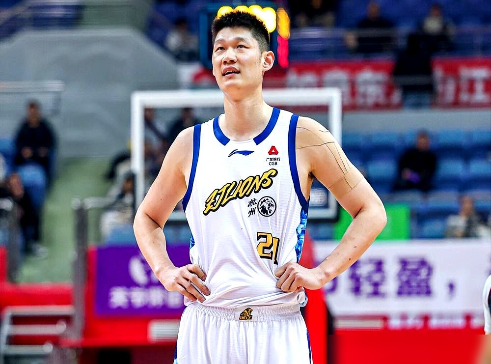 别被镜头骗了。孙铭徽和胡金秋，这对搭档的“狠”，从来不是对着彼此。 ...