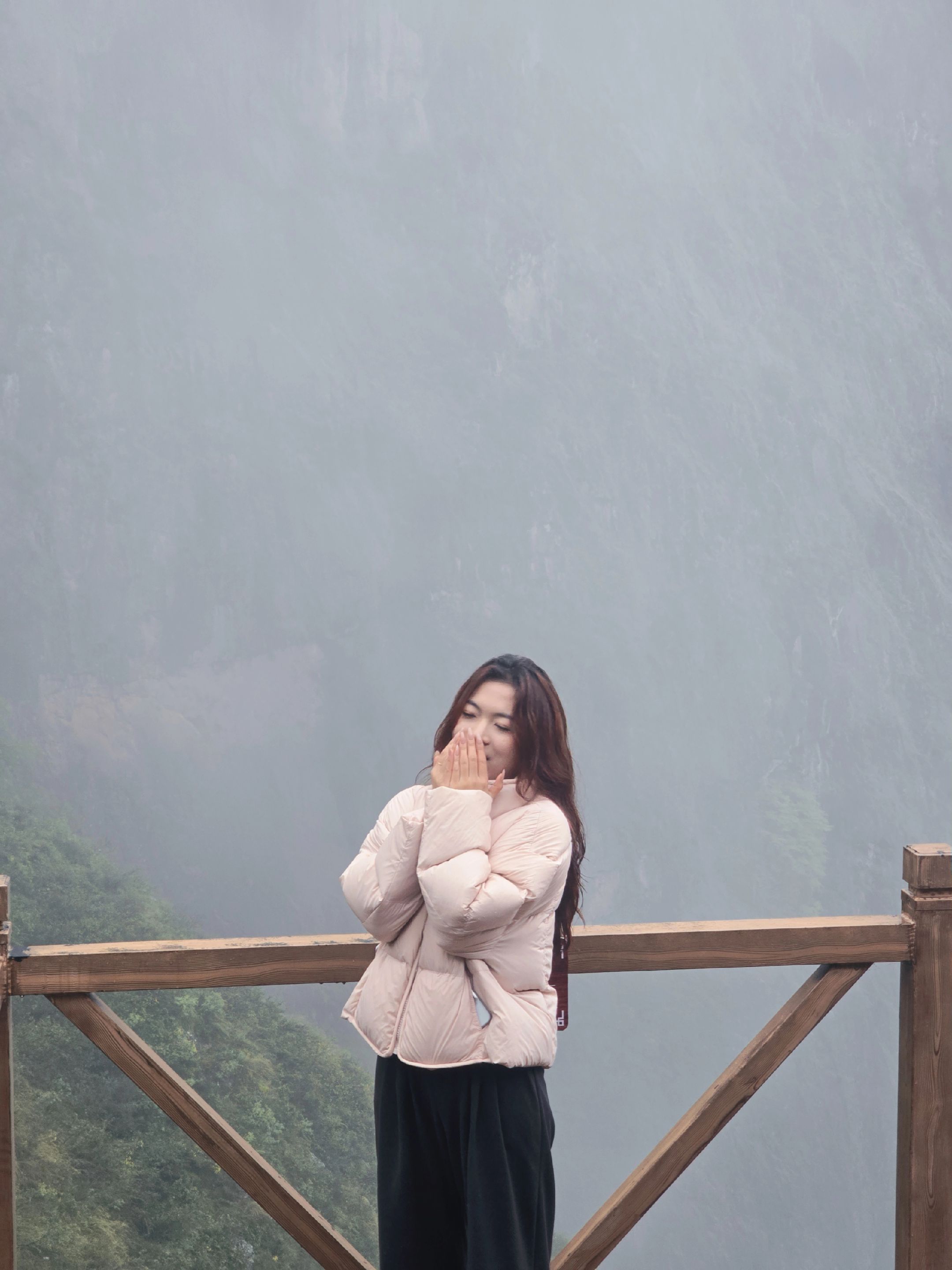 粉粉嫩嫩的羽绒服。我的模特小姐姐穿着贼好看。爱了爱了