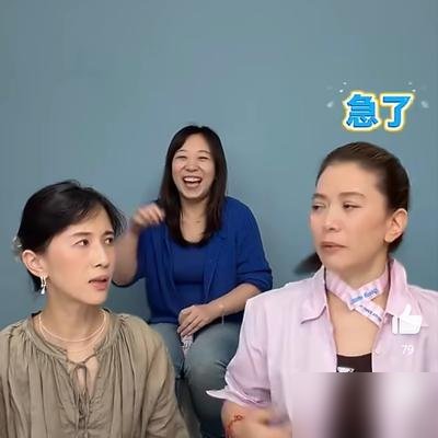 袁咏仪上papi酱节目，张嘴就把吴镇宇给怼了。
吴镇宇之前说，张智霖娶袁咏仪是回馈社会。袁咏仪直接回：他老婆嫁给他才是拯救全宇宙。顺带还补一刀，说蔡少芬普通话这么多年还是那么烂。
这姐是真不装，什么话都敢往外撂。别人上综艺收着，她上综艺像回自己家客厅。
节目里嘻嘻哈哈，回家转头就跟19岁的儿子