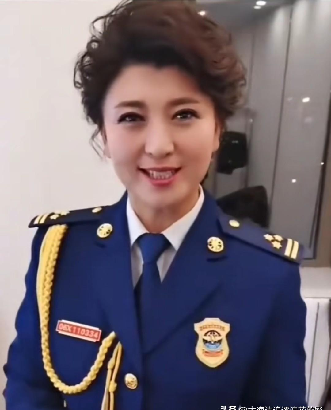 闫学晶一句“年入几十万不够花”，直接把天聊死了。 这简直是何不食肉糜的...