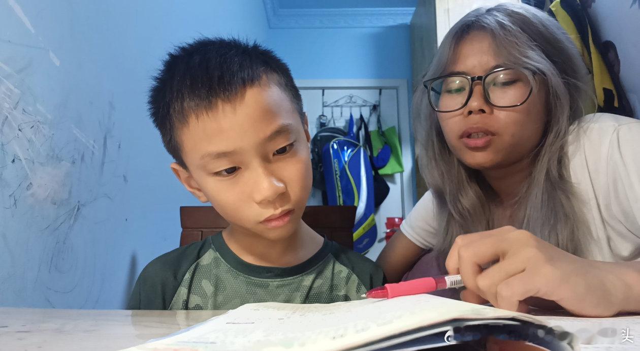 本次《大学》四课时教学，紧扣6岁幼儿的认知规律，提炼“明德、修身、齐家、至善”的核心智慧，摒弃深奥的文言解读，用卡通动画、情景游戏、生活联想、拍手念诵等趣味形式，将经典思想转化为孩子能理解的日常行为准则。把“大学之道，在明明德”解读为“做善良、有品德的人”，将“修身”转化为“管好 ​