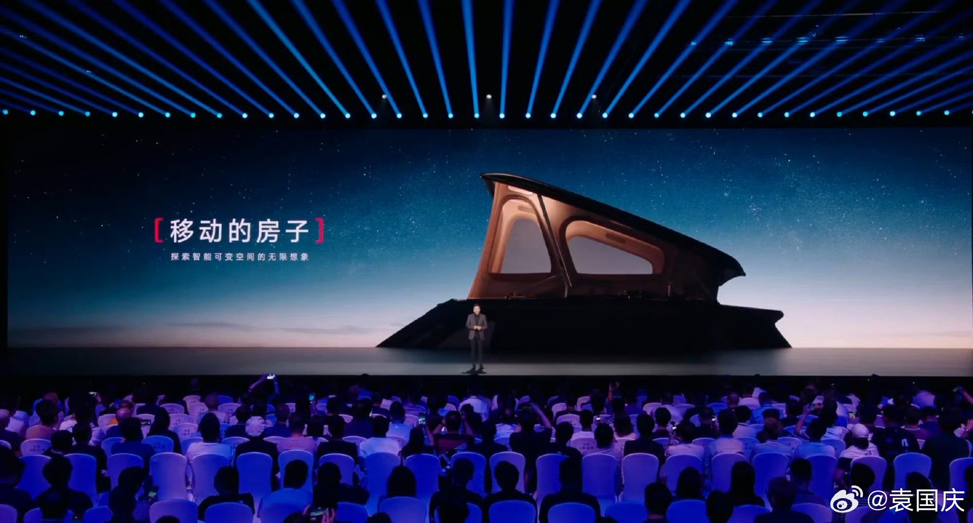 以前总想着，等退休了买辆房车，带着媳妇环游世界。从现在起，买辆澎程就可以出发了，到哪里都有家的感觉……[哈哈]#小米澎程# ​