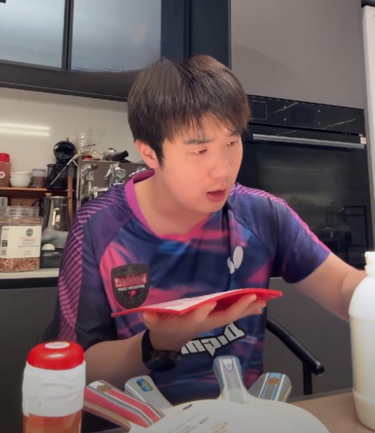 于何一：我看好方博对阵西蒙，对比节奏更快的田中，西蒙节奏偏慢，方博胜算更高，纸面4.5比5.5处于下风。上次我和格拉斯门科交手3‑0取胜。张继科杯我和张指导分属对阵双方，场上全力为自己拼搏，场下充分尊重对手，也已经给方博发消息鼓劲，他现在信心有所提升。方博