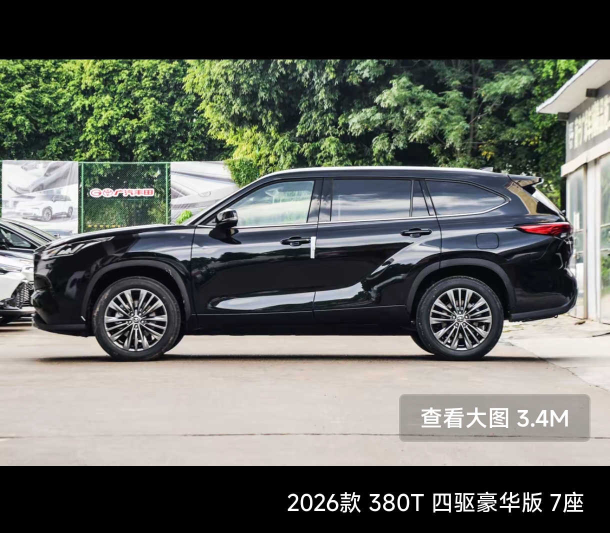 过去车企最爱在底盘和操控上玩“机械玄学”，如今全线控底盘直接成了热词。智己L6等车型直接把传统机械转向连接给砍了，靠电信号实现毫秒级操控，大车也能拥有极小的转弯半径。这种航空级安全冗余的线控技术下放到20万级，等于宣告了传统机械