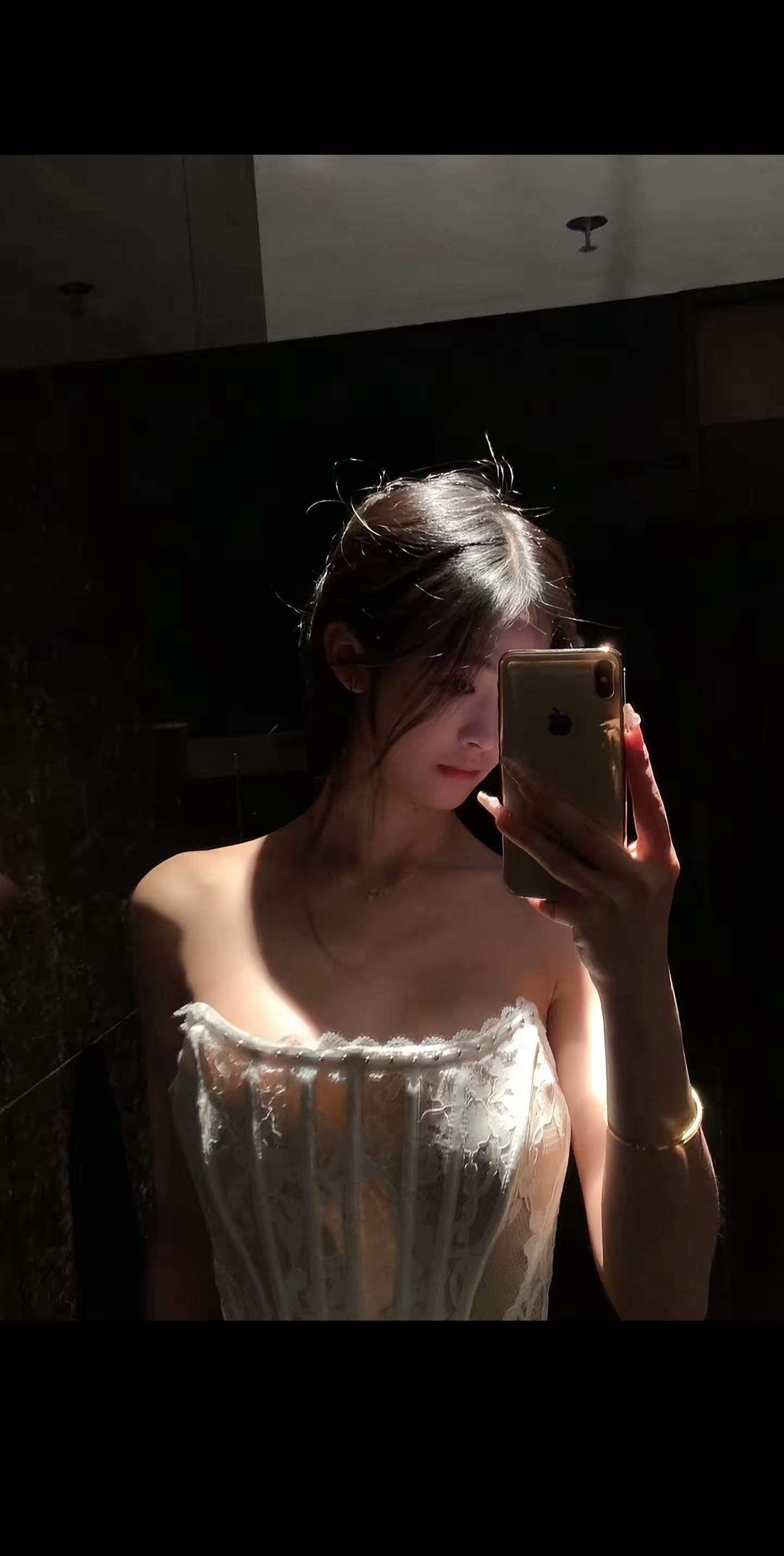 除了身材外，还有一丢丢美貌