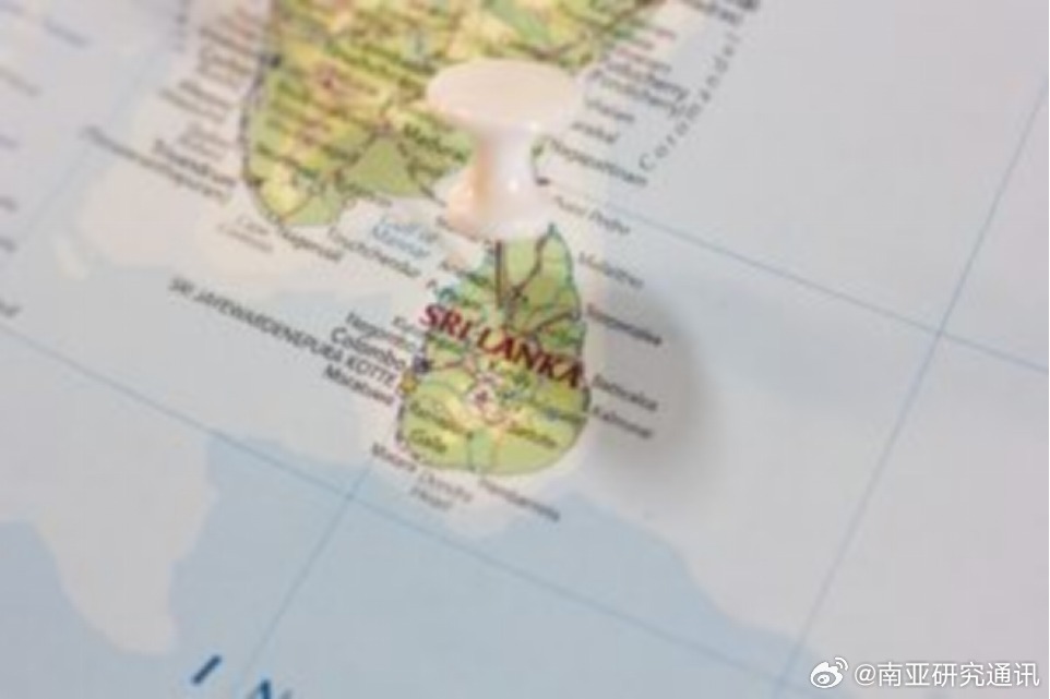 约20艘伊朗油轮滞留斯里兰卡近海，美施压停止物资供应

《外交学人》10月6日刊文，伊朗油轮因故滞留斯里兰卡近海，导致斯遭受美国施压，斯政府对伊船只态度将考验其外交主权限度。报道称，约20艘伊油轮因缺少食品、燃料和淡水滞留在斯近海。美国官员则以制裁相威胁，要求斯方停止向其提供基本物资。斯 ​