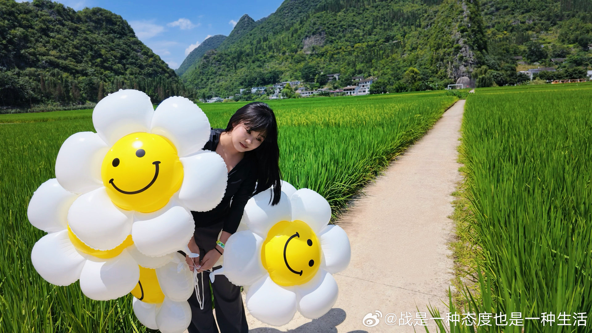 翻大疆翻出一张兴义稻田照片[笑而不语] 彤母拍的未必比约拍摄影师差！ ​
