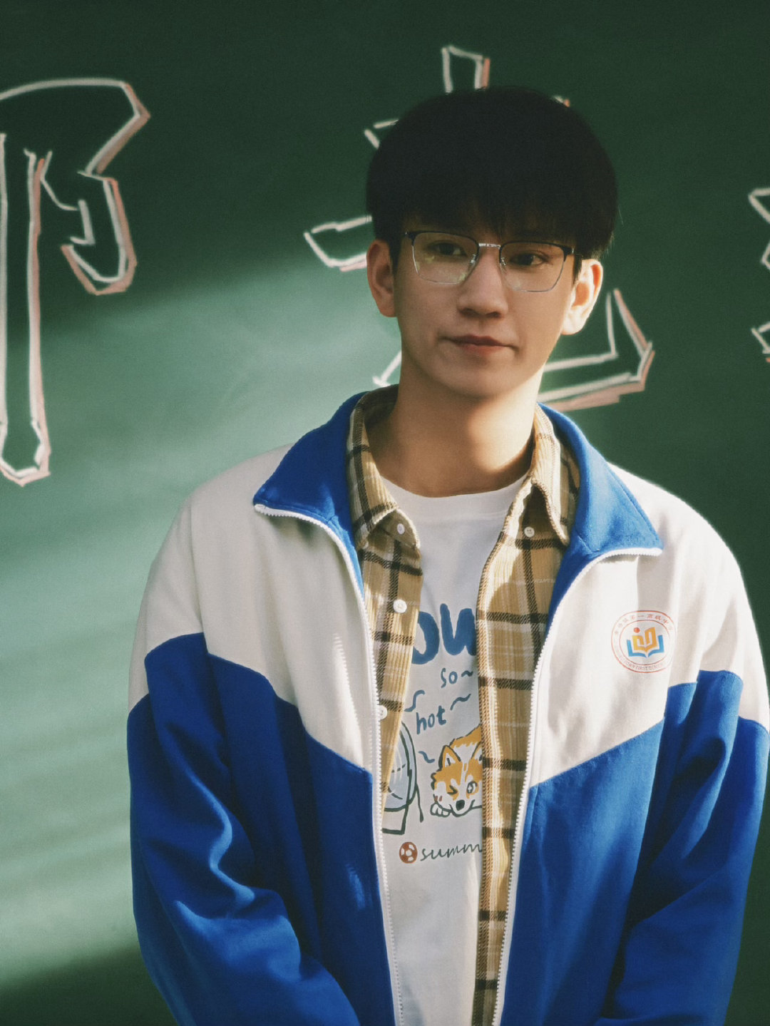 #王子奇[超话]# 👓#王子奇的养成信鲜事# 

鼻梁上的镜框是曹信的高智感开关[并不简单]#生逢其时##王子奇生逢其时# ​