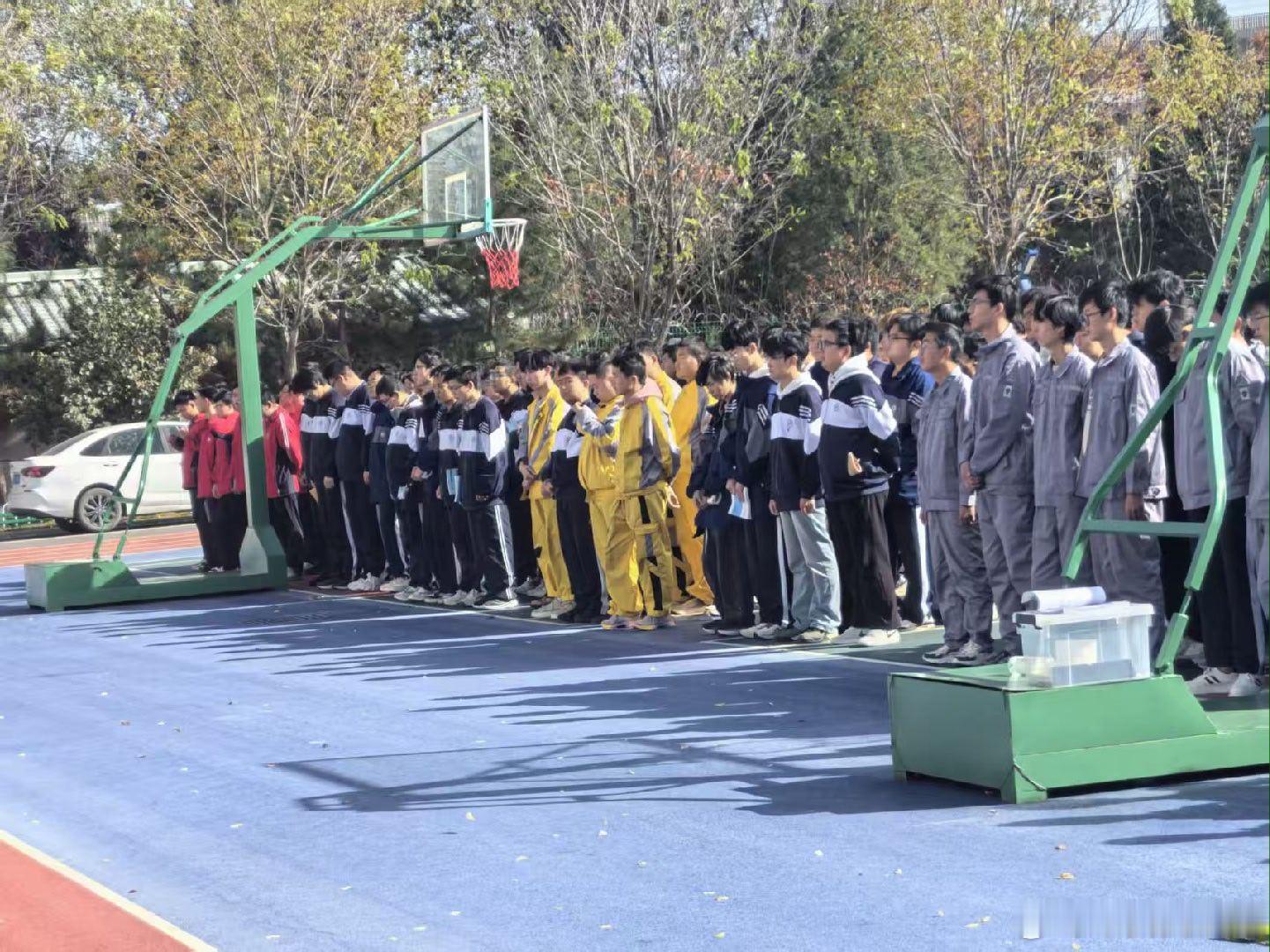 【阳曲派出所】深入校园开展反诈宣传 筑牢校园安全防线
      阳曲派出所深入辖区山西冶金技师学院，常态化开展入校反诈宣传工作，持续滚动推进校园反诈宣讲全覆盖。民警结合校园高发诈骗案例，向在校学生普及电信网络诈骗防范知识，讲解刷单返利、游戏交易、冒充客服、贷款诈骗等常见骗局的作案手法及 ​