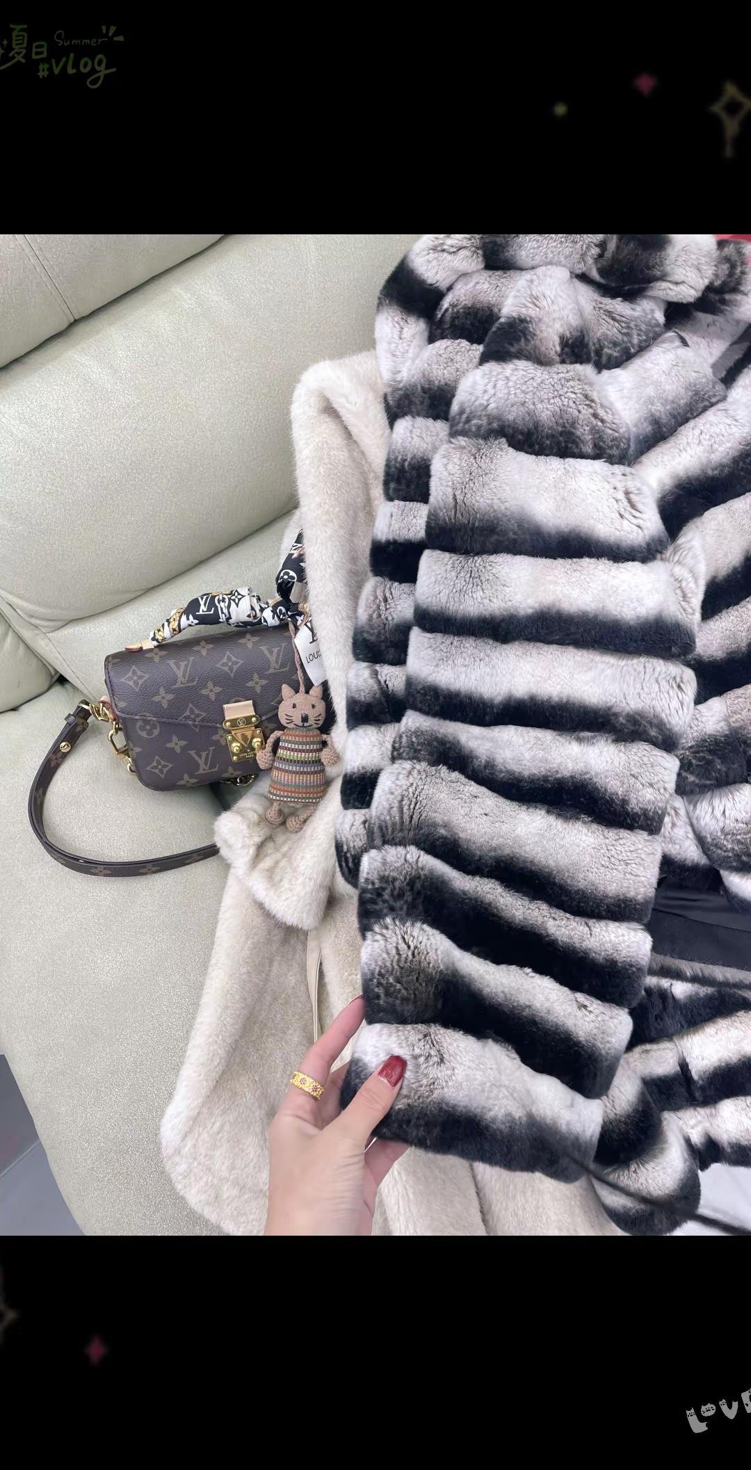 成熟女人的三大标志：穿貂，买黄金，听凤凰传奇