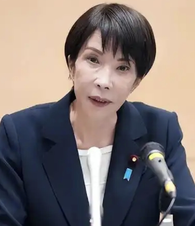 日本政坛大动作！

日本这边政坛迎来人事大地震！

高市早苗内阁集体辞职，开启首次内阁改组
 
9月17日上午，高市早苗内阁全体阁僚集体递交辞呈。很多人第一眼会误以为首相要下台，其实这只是日本改组内阁的固定流程。
 
简单说，阁员集体辞职，是为了腾出岗位，方便高市早苗重新挑选人马，搭建新版内阁。高市