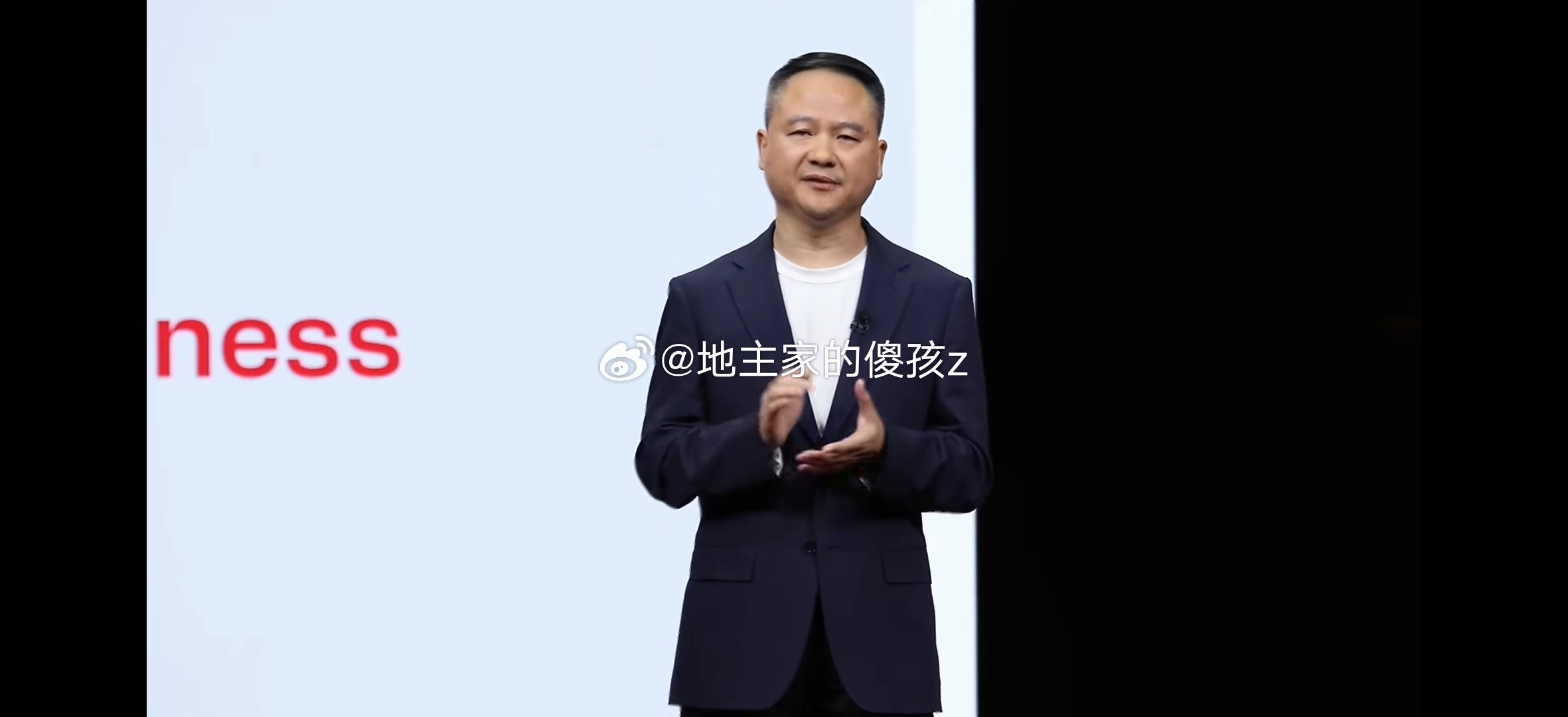 #骁龙峰会##第六代骁龙8超级至尊版#  

数码党速来集合！今早蹲完骁龙峰会直播我直接原地蹦起来🥳 这哪是常规芯片升级啊，分明是直接把AI智能体时代的大门踹开了好吗！我截了最炸的几个点，看完你绝对会和我一样想马上换手机！

最让我惊艳的必须是「端侧单日百万词元处理能力」啊家人们！以前 ​
