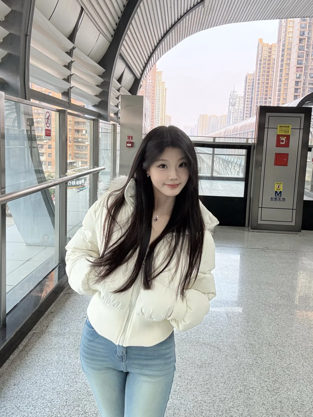 很韩女的一件羽绒服