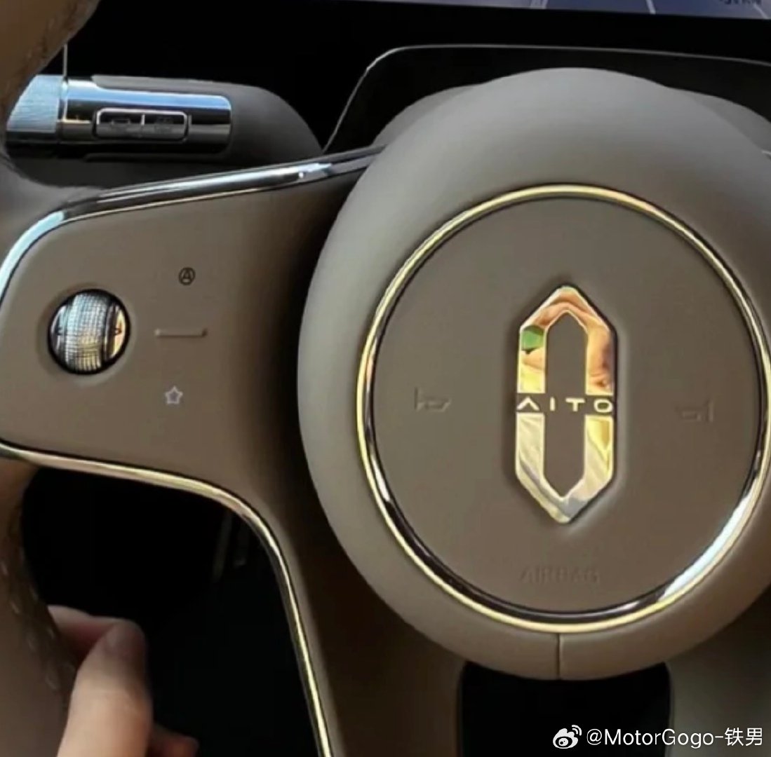 确认了，V9 带 L3 升级的，方向盘上有 A 按键的，可以开启。 ​