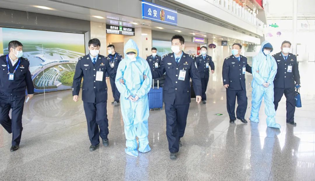 中國警方向韓國移交4名韓國籍紅通逃犯-圖2