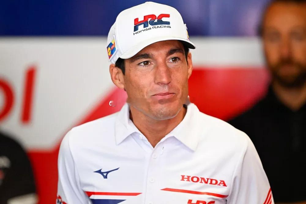 MotoGP | 🚨 Joan Mir缺席和Takaaki Nakagami的伤势已经因锁骨骨折而接受手术，迫使本田打电话给将在印度尼西亚测试的Aleix Espargaró。

本田征召阿莱克斯·埃斯帕加罗（Aleix Espargaró）参加印尼站比赛🇮🇩

由于胡安·米尔（Joan Mir）和中上贵晶（Takaaki Nakagami）相继受伤——后者因周五在 ​