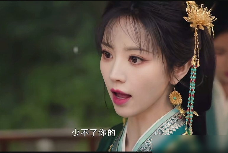 田曦薇演恶女，弹幕全在喊像丫鬟偷穿了小姐的衣服。
《嫁金钗》里她一人分饰两角，隐忍的魏娆和疯批的君黛。声线设计了，体态设计了，眼神也发力了。结果观众不买账，说五官比剧情用力，瞪眼、抿嘴、歪头三件套，像在拍AI短剧。
反观郑合惠子，不需要烟熏妆，不需要嘶吼，站那儿轻飘飘一句台词，后脖颈都发凉。