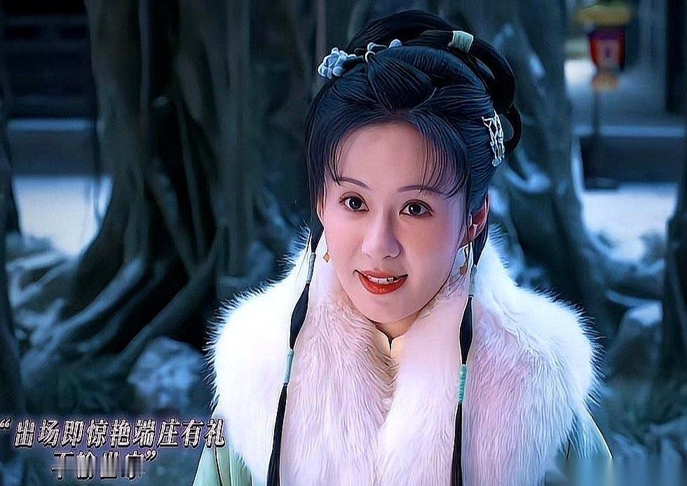 《兰香如故》第九集里，郑合惠子就出场了几秒钟，弹幕直接疯了。
她演的杜翠雀是个军户孤女，做了林锦岐的妾，后面还要去构陷官配女主许兰香。
林家把这个父母双亡、哥哥拿命换过恩情的女人接进来当表小姐待，这笔人情账下一步具体会怎么发酵还是个未知数。
刘学义之前跟谭松韵同框对戏，整个人一直都是端着的。
身上压