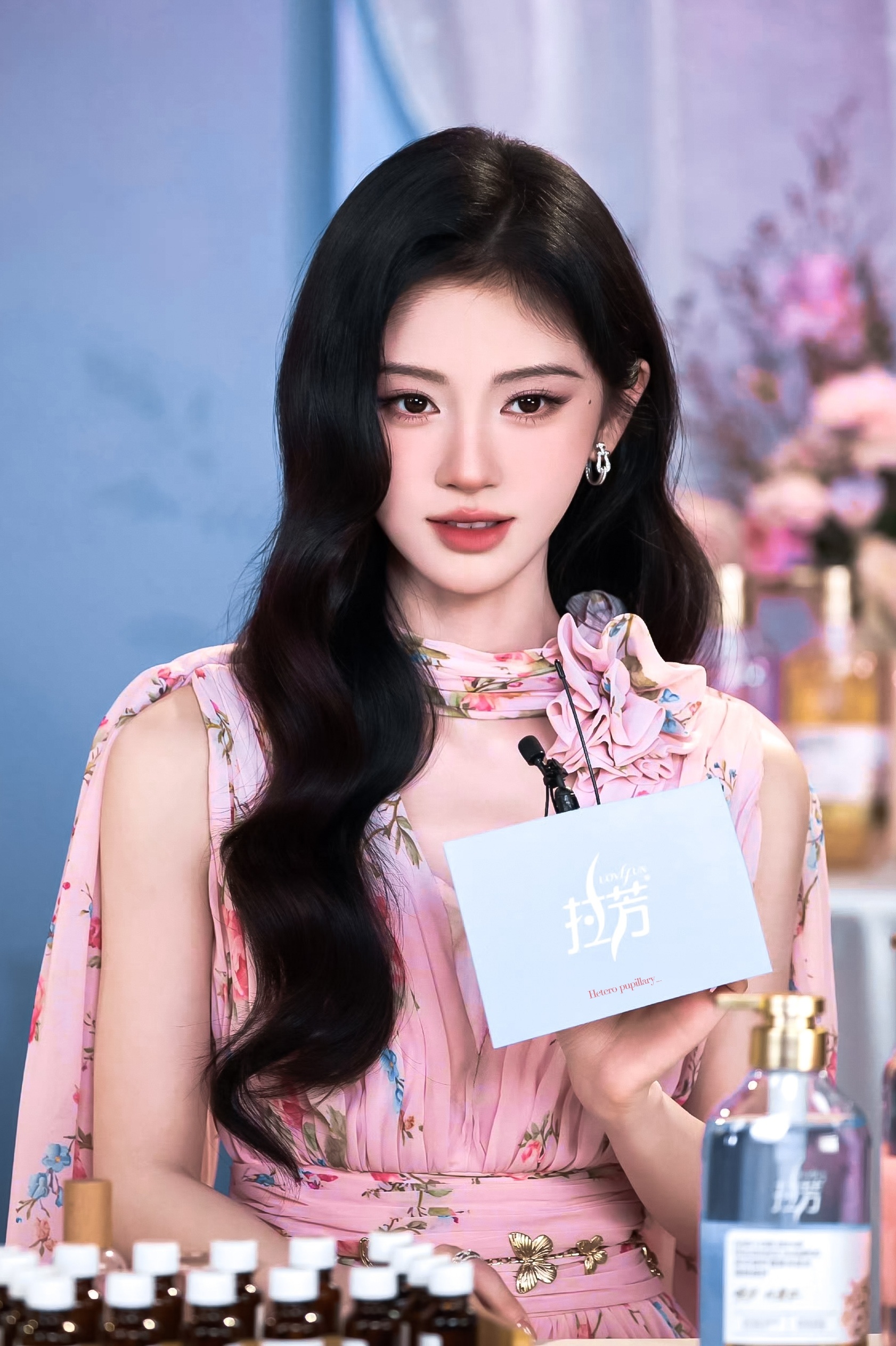 在夢境中愛上你 對我而言你永遠那麼美、
#鞠婧祎随随便便就出神图了# 
#鞠婧祎# ​