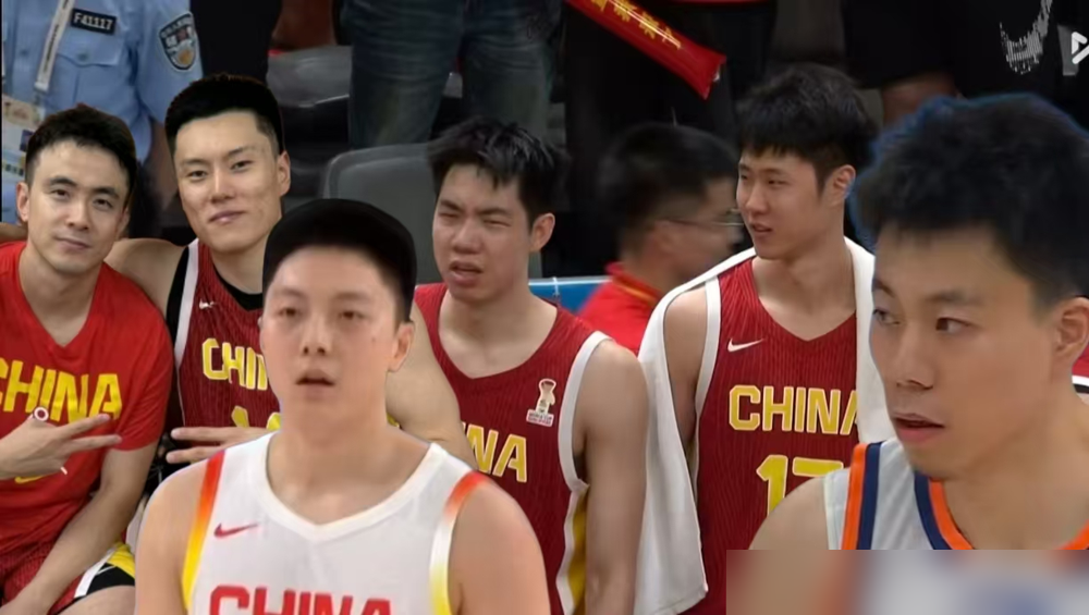 张镇麟，落选国家队。
不是他不行，是郭士强这套打法，没他的位置。
新帅上来就改了规矩：无限换防，高速传导，40分钟必须出手67到70次。锋线要能无球空切、二次传球、满场扫荡。张镇麟空切慢半拍，传导意识弱，旧伤还反复，样样卡在门槛上。
反倒是数据没那么炸的朱俊龙，防守玩命，跑位对路，进了名单。