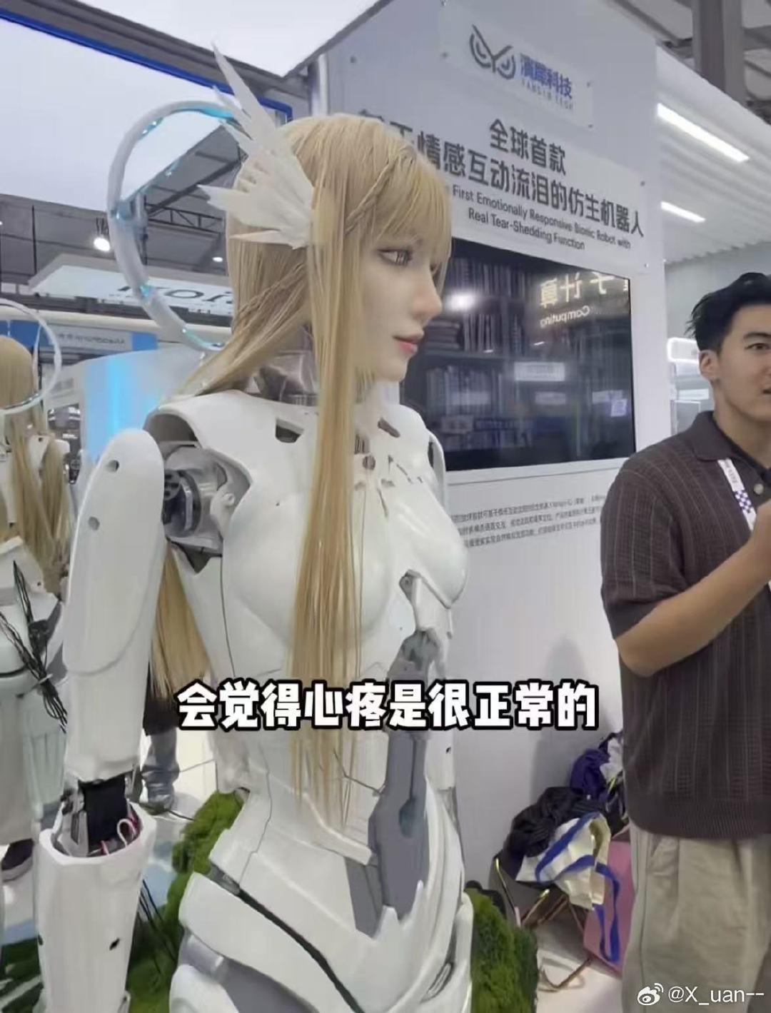 #机器人听完iPhoneDuo价格当场破防了#满心期待新品开售，官方定价出炉，机器人听完瞬间丧失期待感。 ​