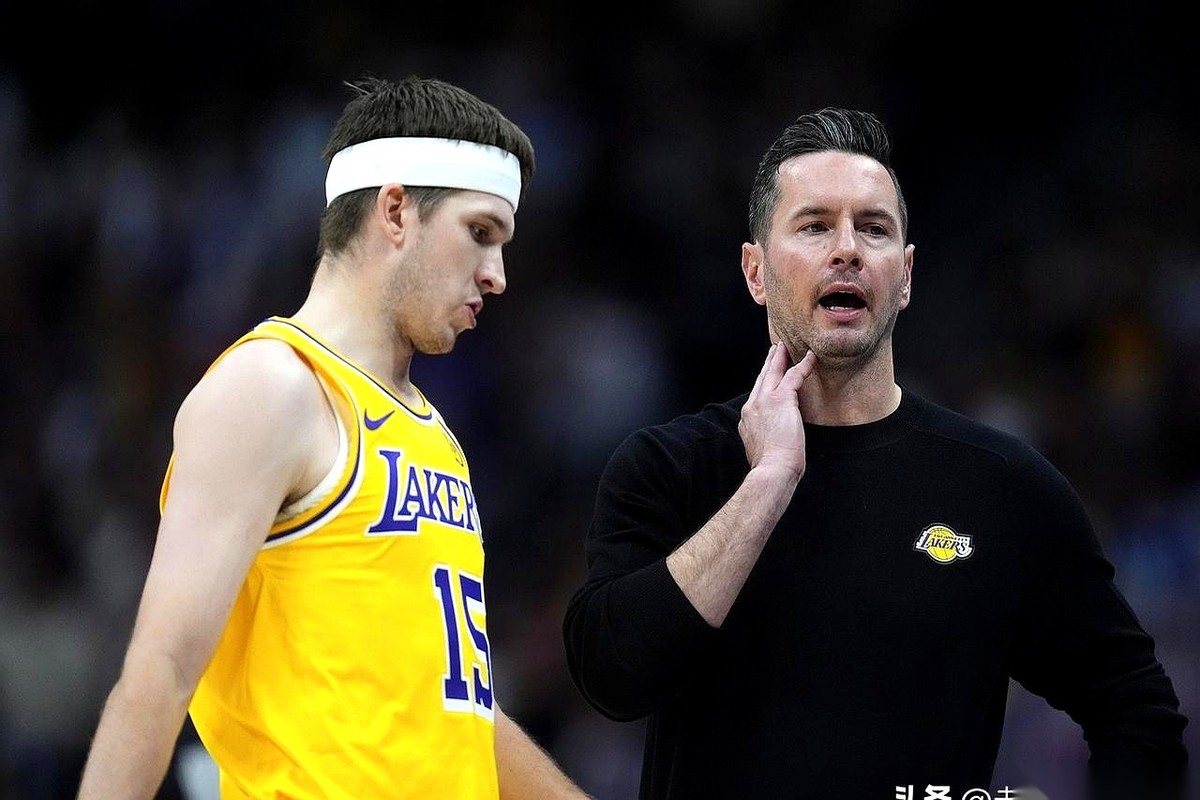 里夫斯伤愈复出的消息刚传出来，湖人球迷还没高兴两秒，冷汗就下来了。 这...