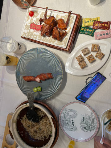 重返暮雪亭大头虾北京路，仿佛回到大学<br />大鸽饭叉烧是吃过皮最脆...