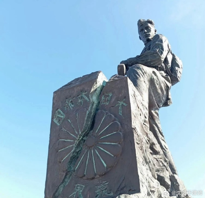 #俄罗斯建粉碎大日本帝国纪念碑#俄罗斯人有一点非常值得学习：就是国家民族利益永远排在第一位，至高无上，无论是沙俄、前苏联，还是现在的俄罗斯，以及它们彼此之间，绝不割裂历史，绝对尊崇民族英雄（1958年中苏蜜月期在伯利，既哈巴罗夫斯克火车站广场建成了巨大的哈巴罗夫的铜像纪念碑，以纪念这个 ​