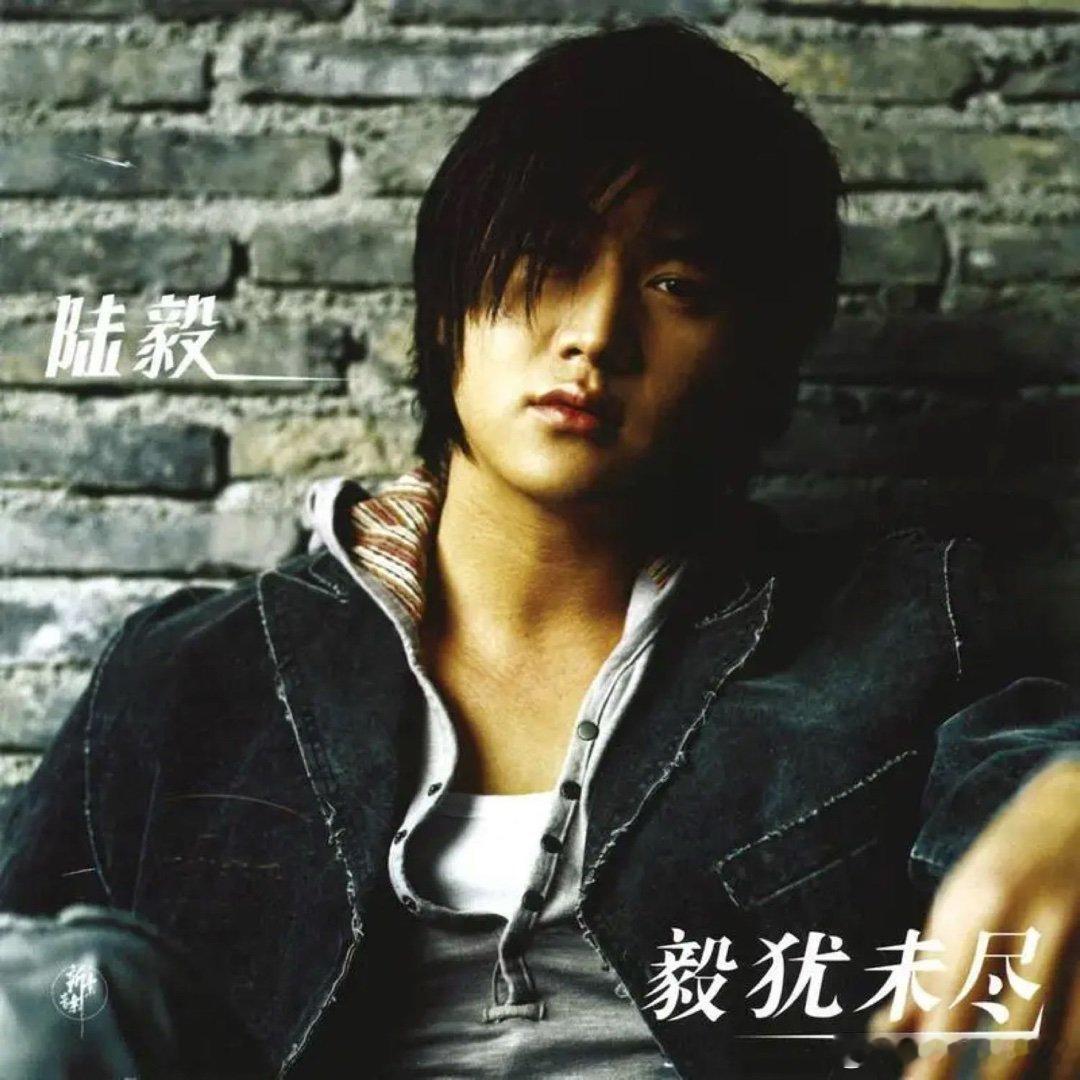 陆毅《左鞋右穿》左鞋右穿 以前的演員都是演而優則唱 在那個年代出品的歌...