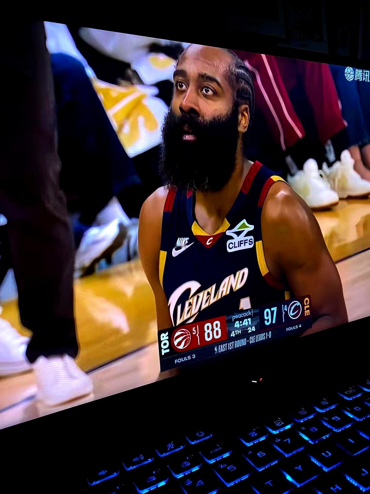 三个人合砍83分是什么概念？    骑士队这回真打疯了！就在北京时间4...