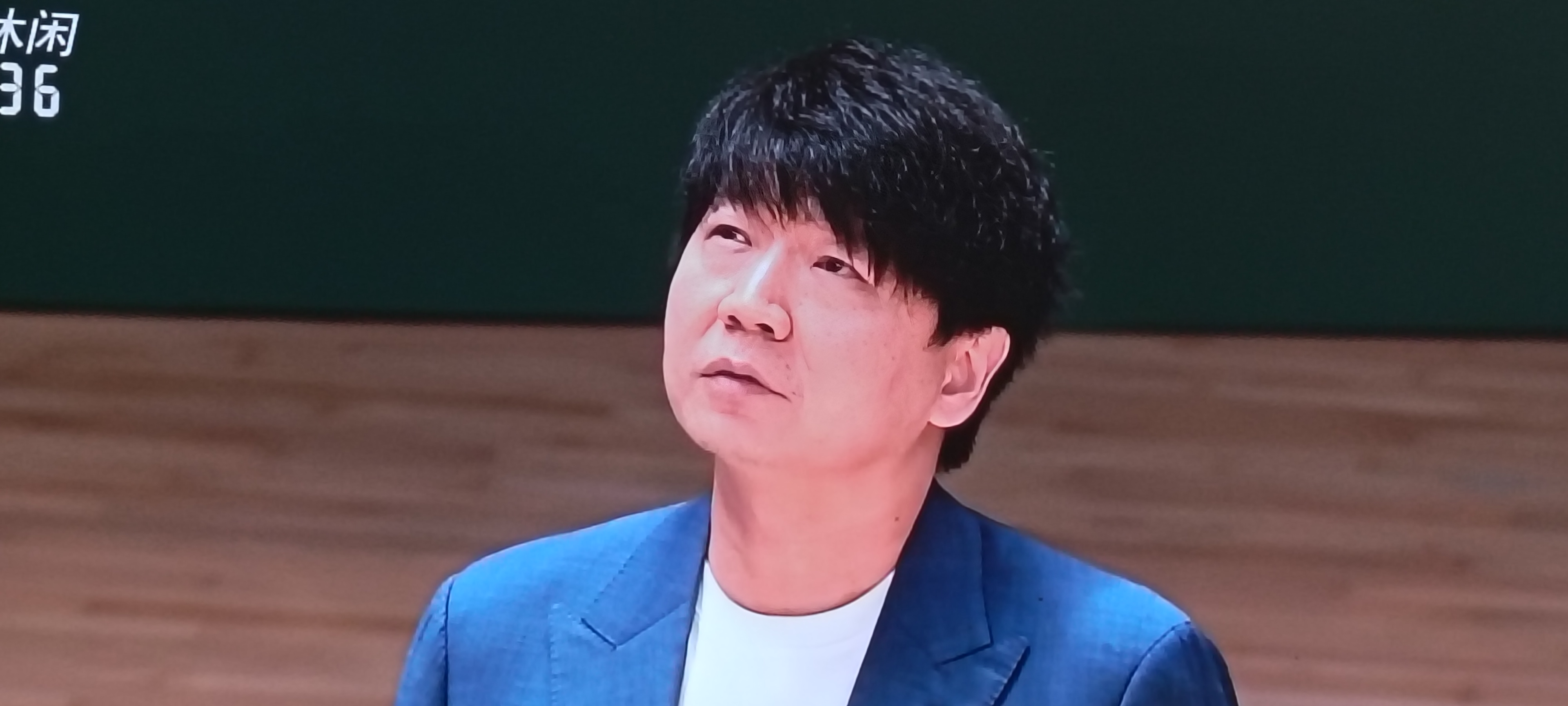 建议让邱教练休息一下如何？
       常规赛第六轮，山东高速对福建，上下半场山东高速判若两队，上半场山东高速得到55分，下半场得到35分。全场比赛看不到赢球的希望。战术安排看不到特别之处，叫了暂停之后也没有什么变化。
花大价钱买来的外援班顿昏昏沉沉。杨文学，祝铭震跑龙套。是球员能力水平问题，还是