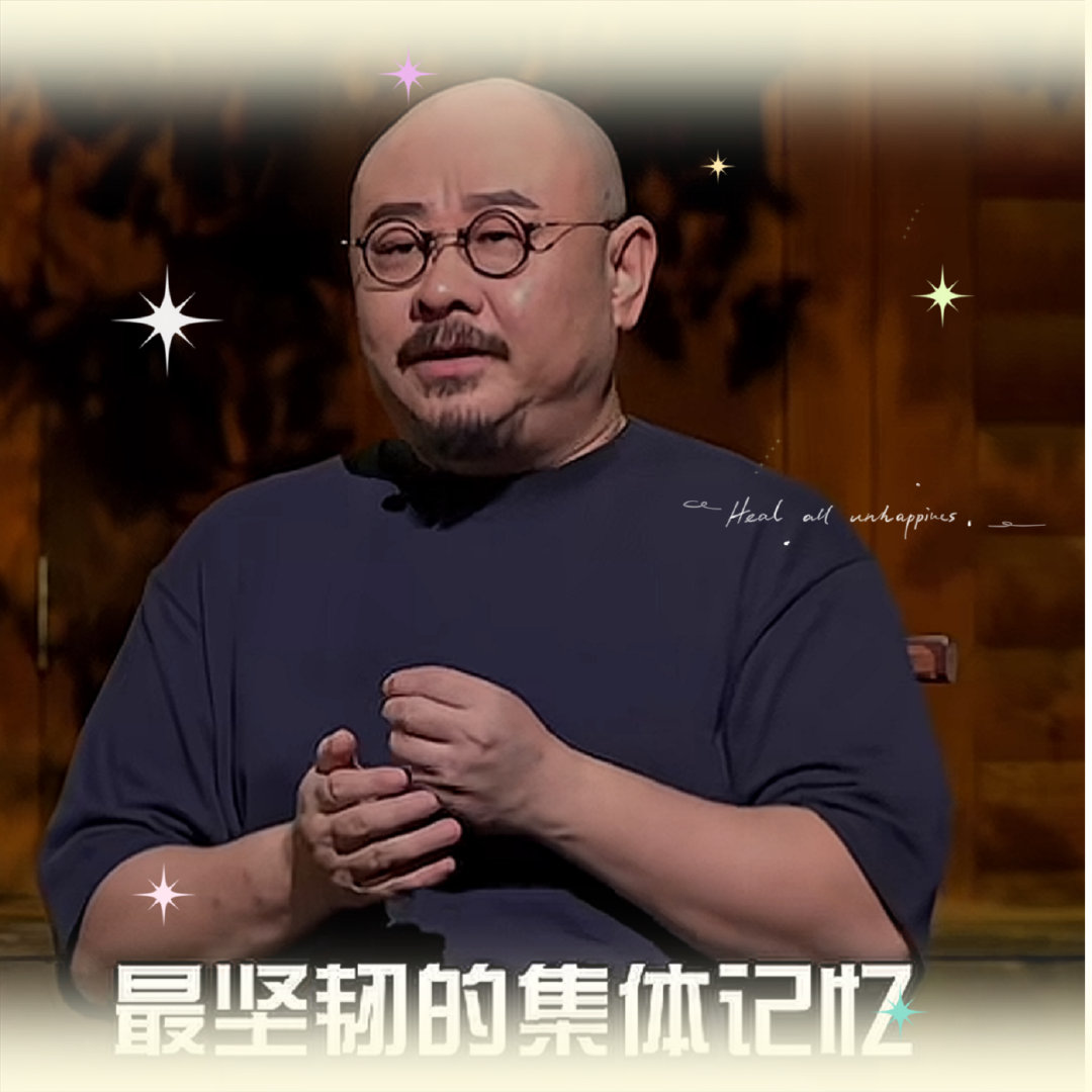 老刀端坐，脸上露着笑意娓娓道来，他当起了串讲人…

他用自己的I P，搭建了一个平台，托举着幸运的年轻人、托举着散落在民间的山歌小调、让大家看到民族乐器的魅力…那些前卫的年青人自信的展示、自信的表现，就是刀郎在帮我们找回民族的自信～

他是在用责任、在传承、在延续中华文脉
致敬刀郎 ​