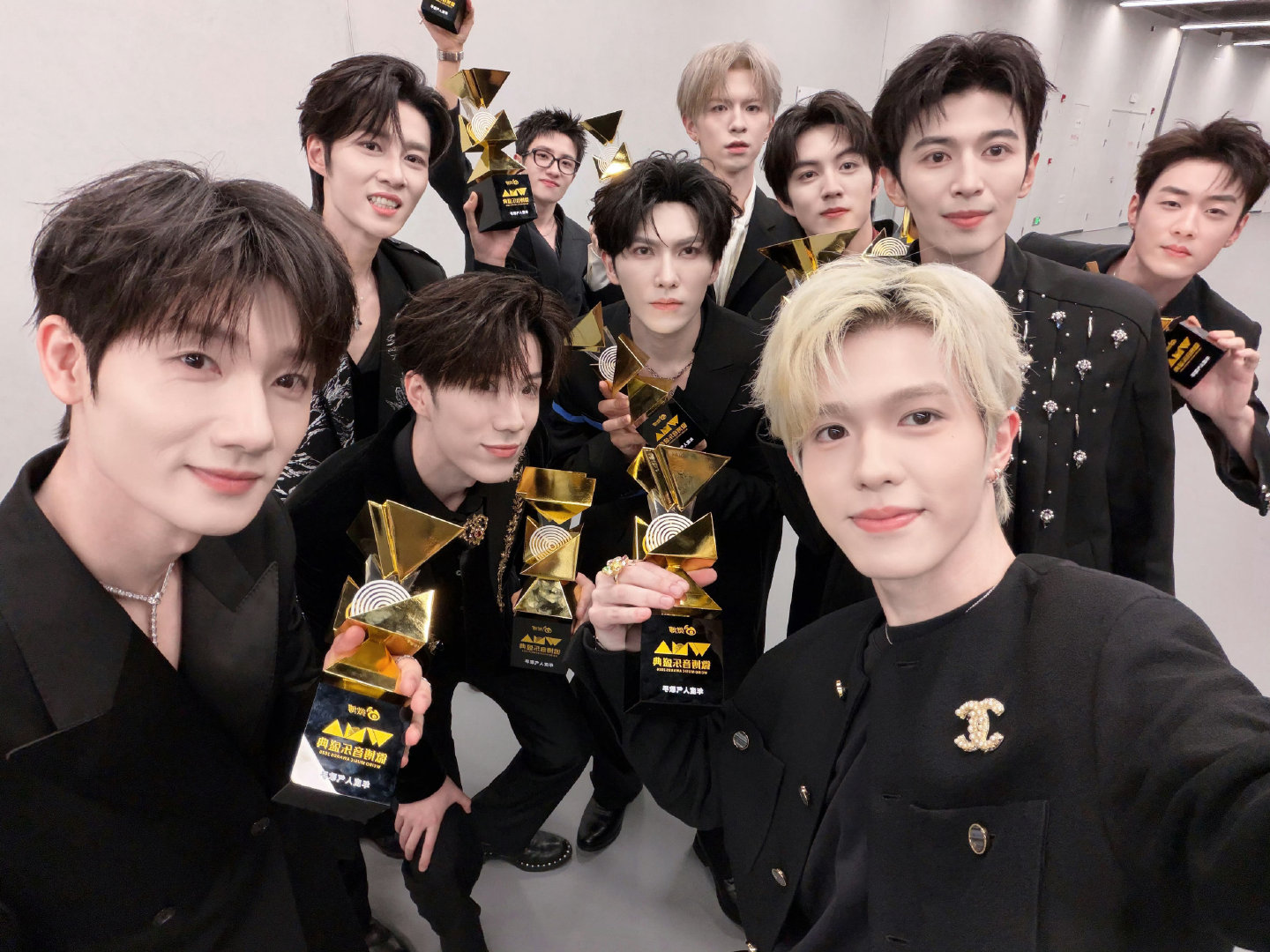 #李昊[超话]#  🍑#十个勤天红毯# 

2026.6.23十个勤天做大做强

​