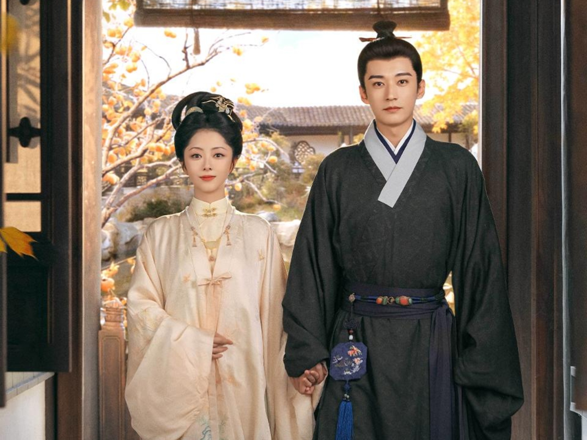《兰香如故》里的林锦岐，一直清楚自己的妻子赵星棠品行不端，婚内不忠还私吞公产，但他一直隐忍，只为等待一个万全的翻盘机会。而许兰香，就是他精心选中的底牌。
 
兰香身为贴身丫鬟，却暗藏学识、心思缜密。她识字的秘密，是足以被赵星棠灭口的把柄。赵星棠一直以此胁迫兰香为己所用，把她当成免费的工具人。
 
林