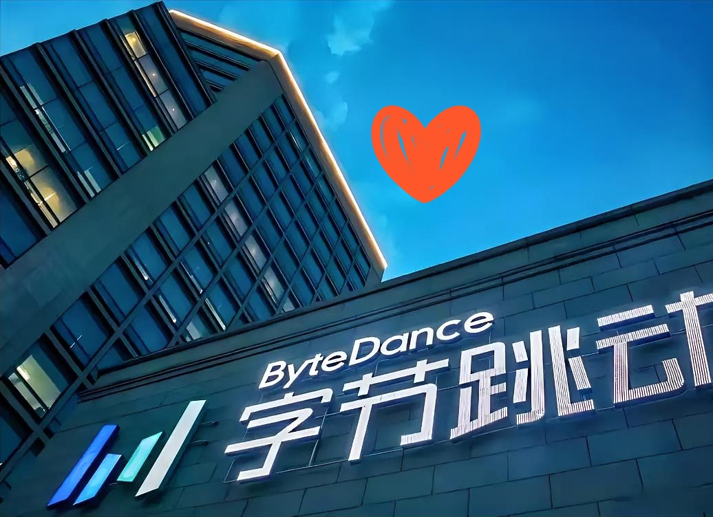 🔥一个被字节告上法庭、赔了50万的实习生，10个人、没名字、没产品，估值2亿美元。

主角叫田柯宇，北大硕士，2024年在字节实习时干了一件事：对资源分配不满，直接关掉了同事正在跑的AI训练程序。

字节定性：恶意攻击模型训练任务。索赔800万，最终判赔50万，工资全无，&