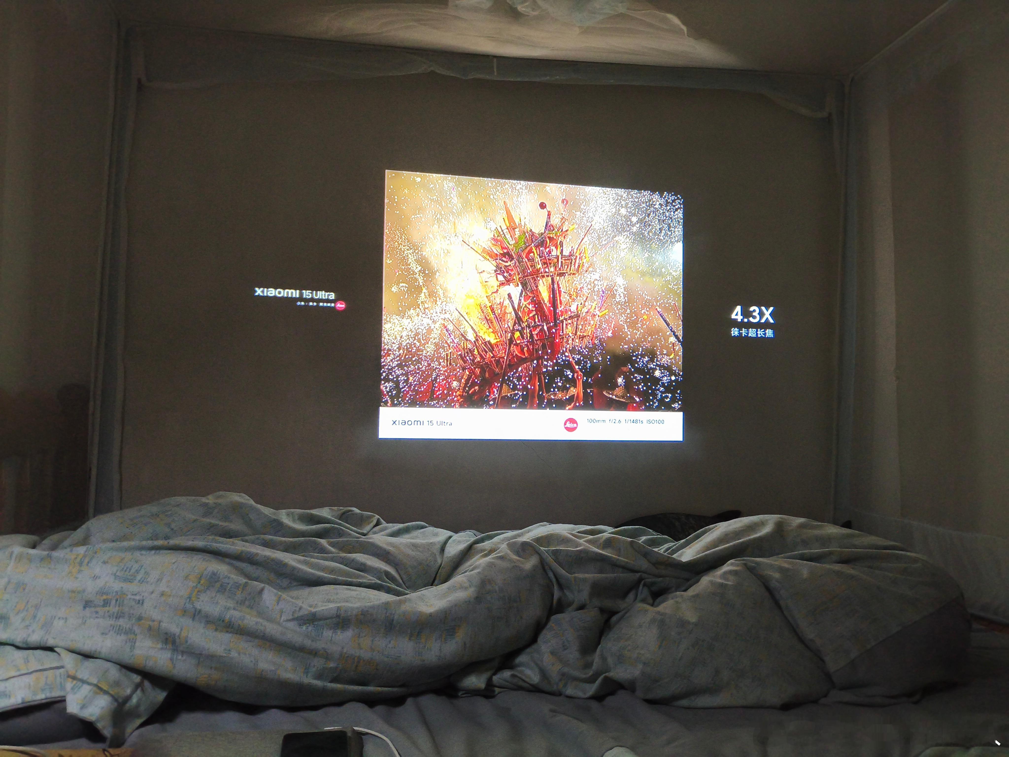 在2025年2月，我在家中观看小米手机发布会，震撼人心的夜景长焦一祭出，我当时满脑子想的都是，是不是影像的发展路线之争，已经被小米公司终结了，如果我是从事摄影，我肯定会用最激进的方案用手机完全淘汰相机。一眨眼到了2026年，ai技术的被强力营销，一下子地球人都吓傻了，纷纷拥抱ai，怕被时代甩 ​