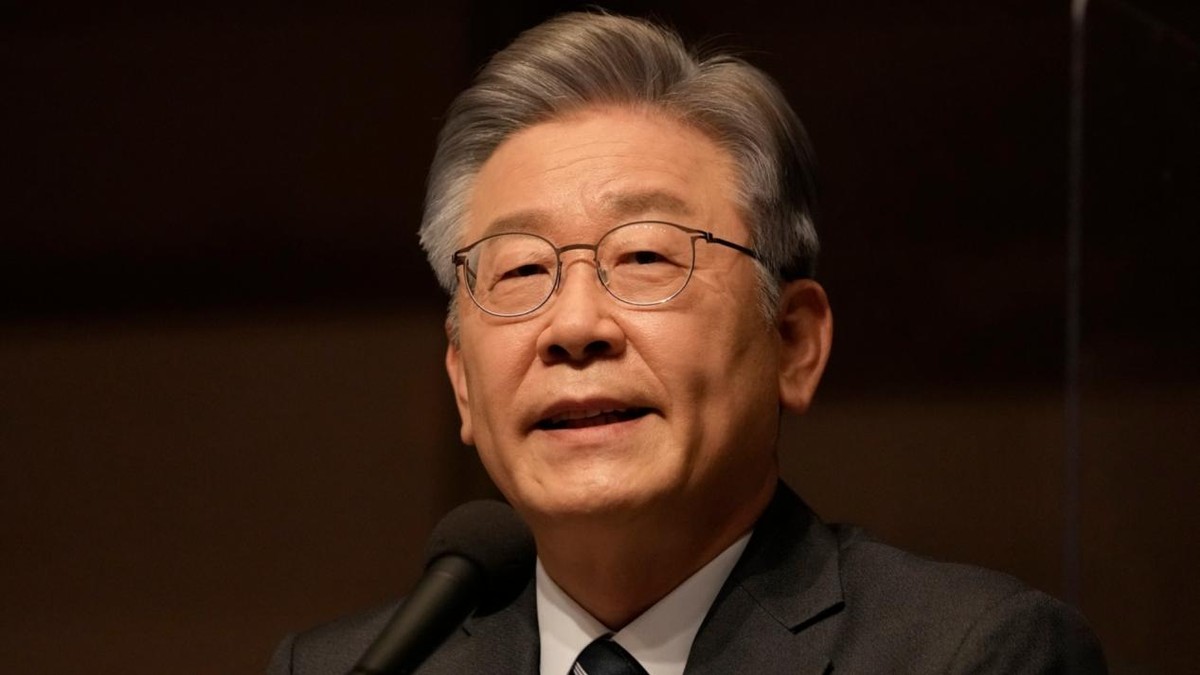 试探大陆红线？中方不玩了
韩国光州双年展借文化活动在台湾问题上打擦边球，变相给“台独”势力提供展示舞台。中方果断撤展，并向韩方提出严正交涉。
韩国政府别忘了，是该国口口声声坚持一个中国原则，如今却把问题简单归为民间活动，摆出政府不予干预的姿态，实则是责任甩锅。民间涉外展会并非法外之地，既然政府对外作