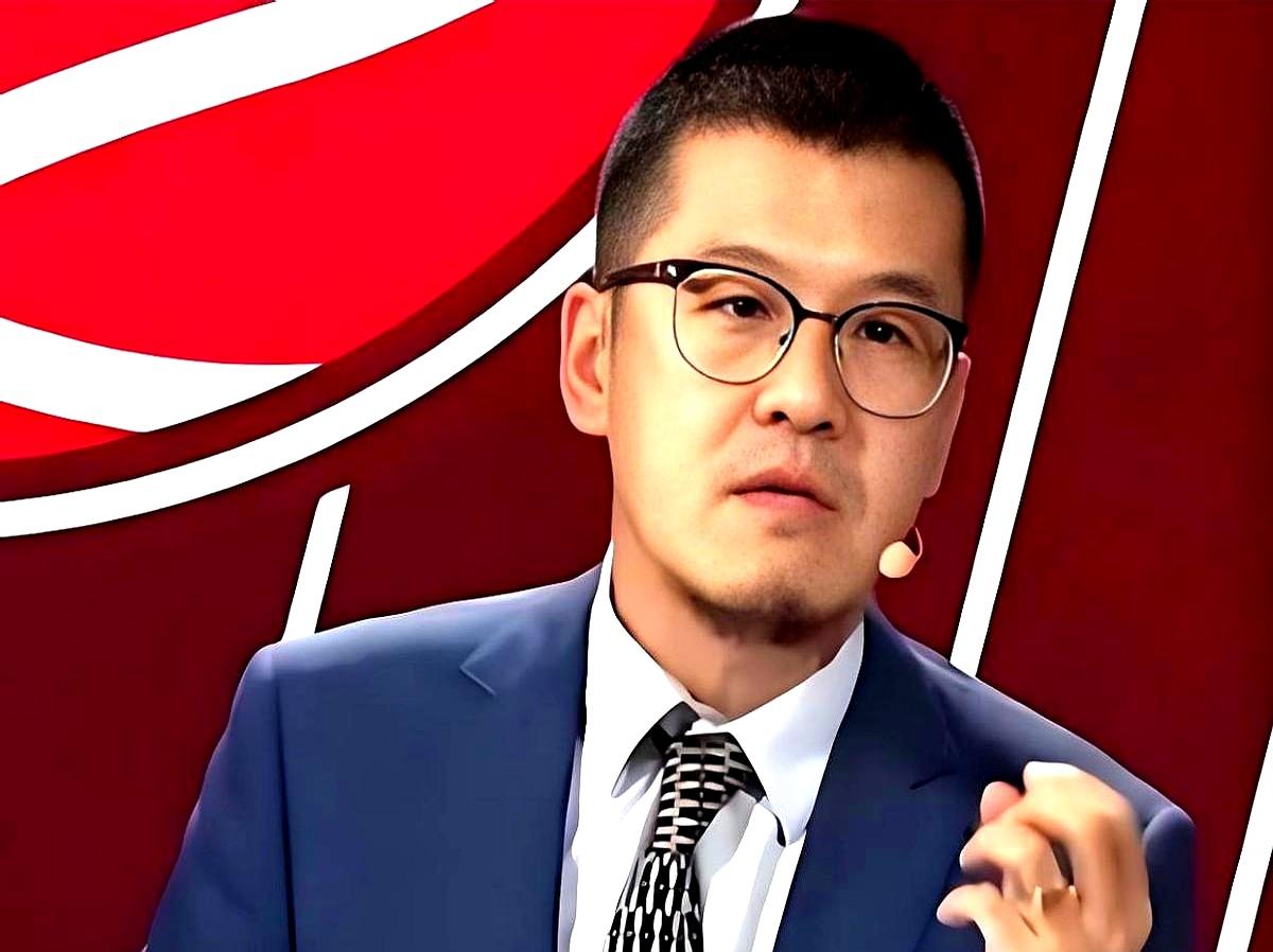 哨子还在空中飘，球却被随手塞给对手。 这阵子看上海男篮，揪心的不是比分...