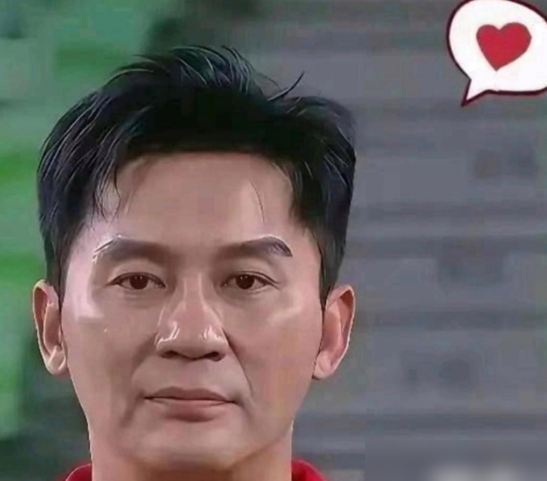 李晨又上电影了，看看番位，2026年五部片，全是配角，还有友情出演。
《消失的人》给郑恺作配，《四渡》排刘烨王雷后头，《年会不能停2》客串个Michael，国庆档《什么意思夫妇》混在近30个喜剧脸里，《神探之痕迹》直接挂友情出演，跟张译陈思诚站一块，番位靠边。
可他在跑男待了十四季，片酬稳得吓人