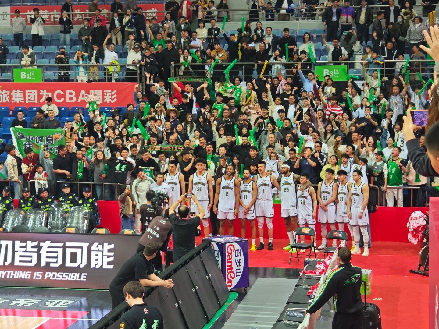星火辽员，全程相守。山河跌宕，赛季不易，球员拼尽全力，球迷不离不弃。...