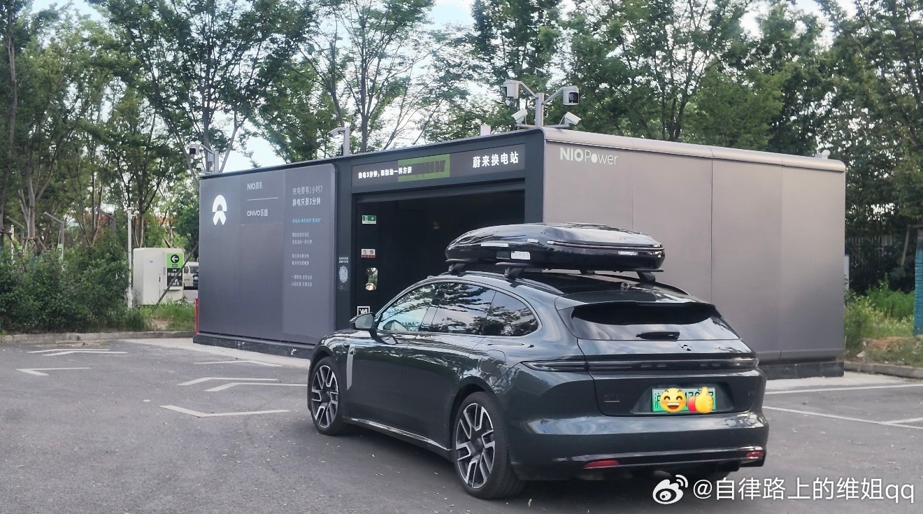 熬过了燥热沉闷的夏天，终于迎来舒服治愈的秋天，太适合开车出门游玩了！回想之前出门，我永远充满电才出门，避免续航焦虑，每次出行前，晚上必定在家把车子百分百充满电才敢安心出发，余量电都不敢出门。

这次收拾行李准备出游，忙忙碌碌居然直接忘了给车子充电，换做以前我肯定慌慌张张。但现在心态 ​