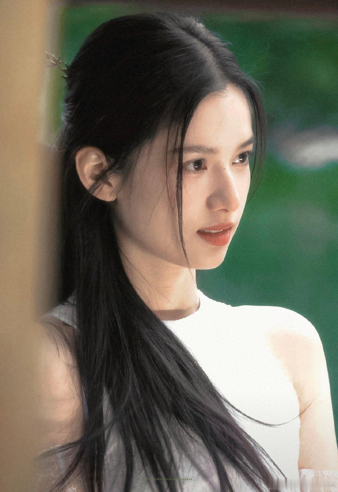 #张婧仪[超话]##比亚迪秦MAX代言人张婧仪# zjy#张婧仪野狗骨头# zjy#太平鸟品牌代言人张婧仪# 

 “在绝境之中，总有人向着光明 冲破黑暗
In a desperate situation, there arkness towards the light.”

​