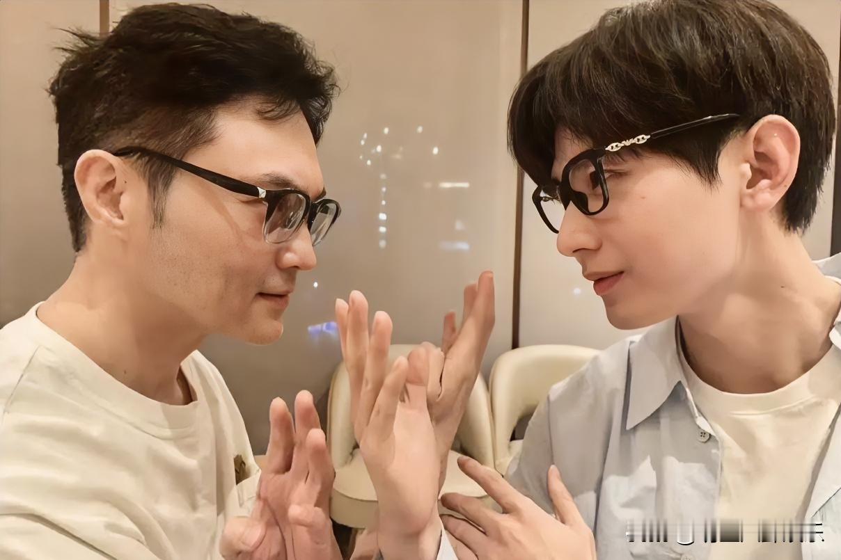 娱乐圈很多综艺里的师徒情谊，节目播完便慢慢变淡，镜头之外少有交集，匆匆一别就成为过往，这也是不少观众心中的遗憾。