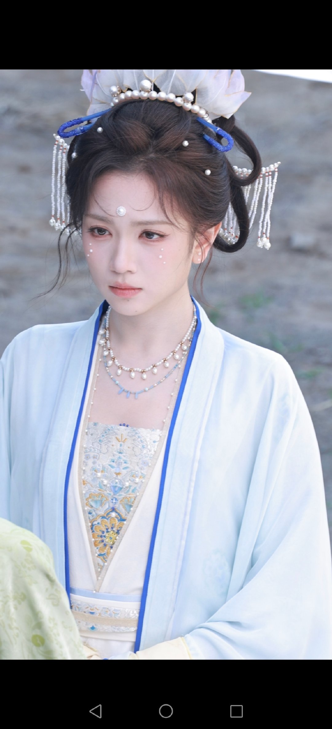妈妈。。。这还是生图啊。。。全都是我妈妈。。。 

#代露娃香葵# ​